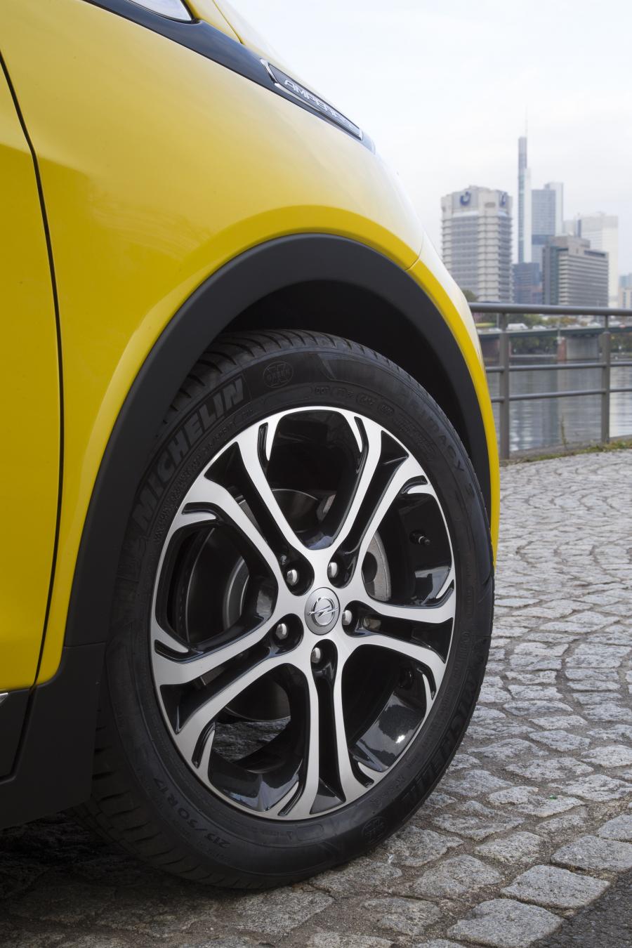 Колеса Opel Ampera-e 2016 года  (фото 25 из 44)